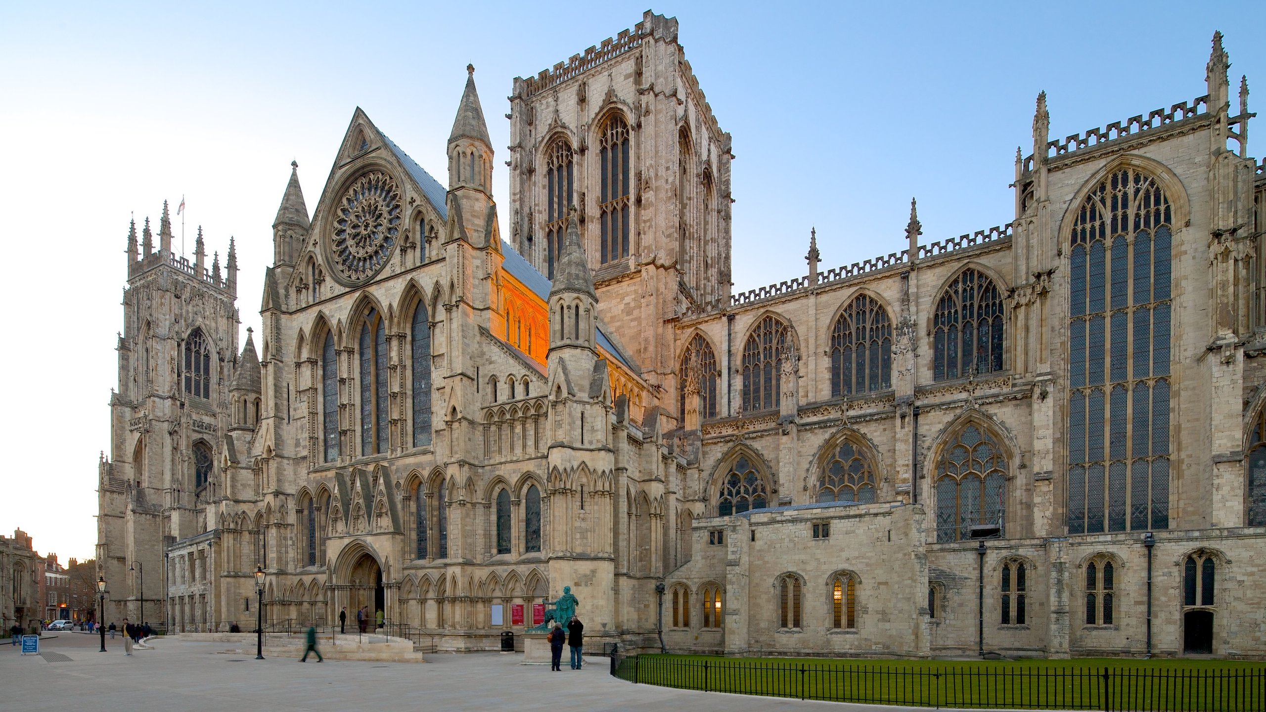 visit york minster